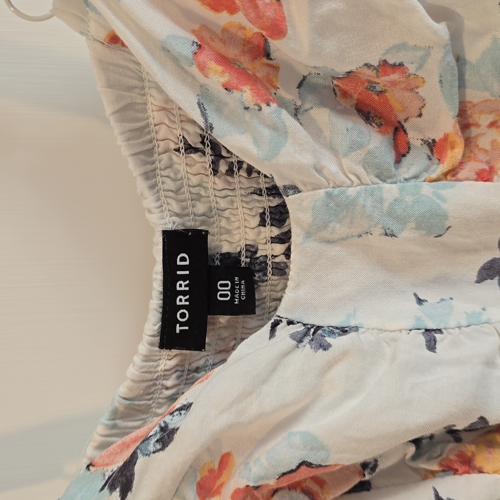 TORRID| Floral Dress Size 00 with pockets - Picture 2 of 8